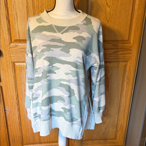 Aerie Camouflage Print Women's Top, Size Medium - Picture 1 of 7